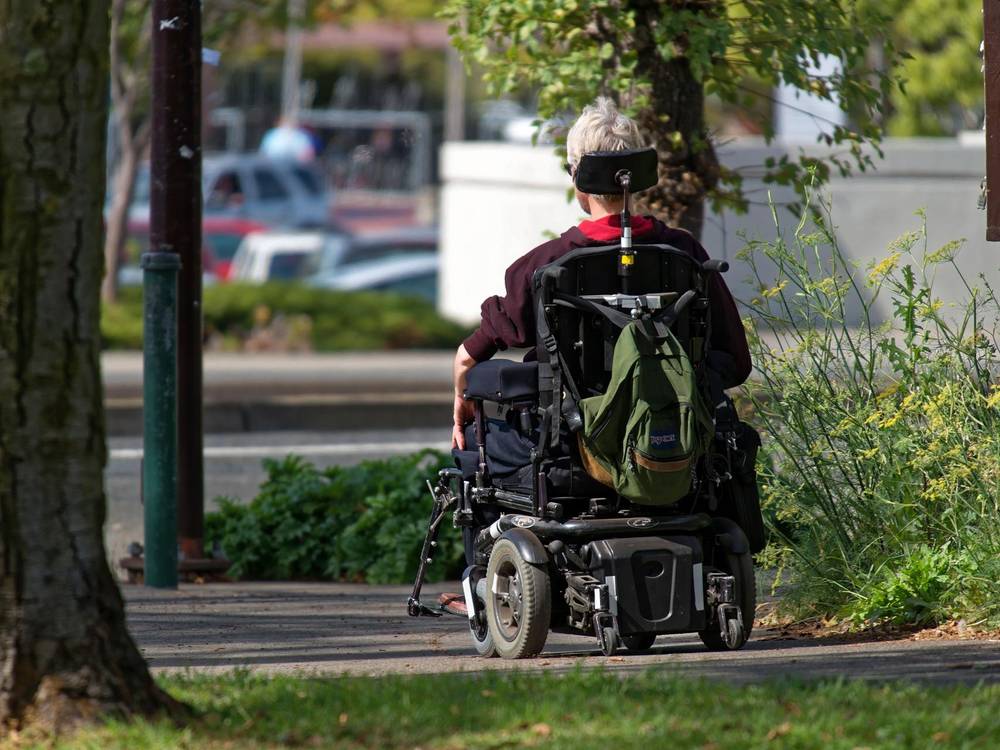 Invalid na vozičku