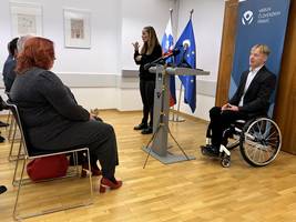 Stanko Novak, predsednik Društva paraplegikov Prekmurja in Prlekije, predstavlja izkušnje z nedostopnostjo objektov za gibalno ovirane